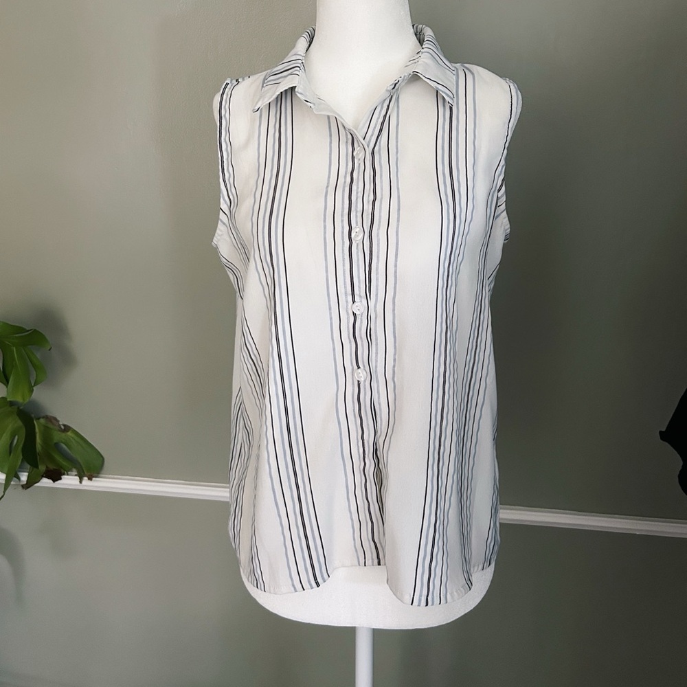 Bailey & Chloe Sleeveless Striped Button-Down Top – Size Small